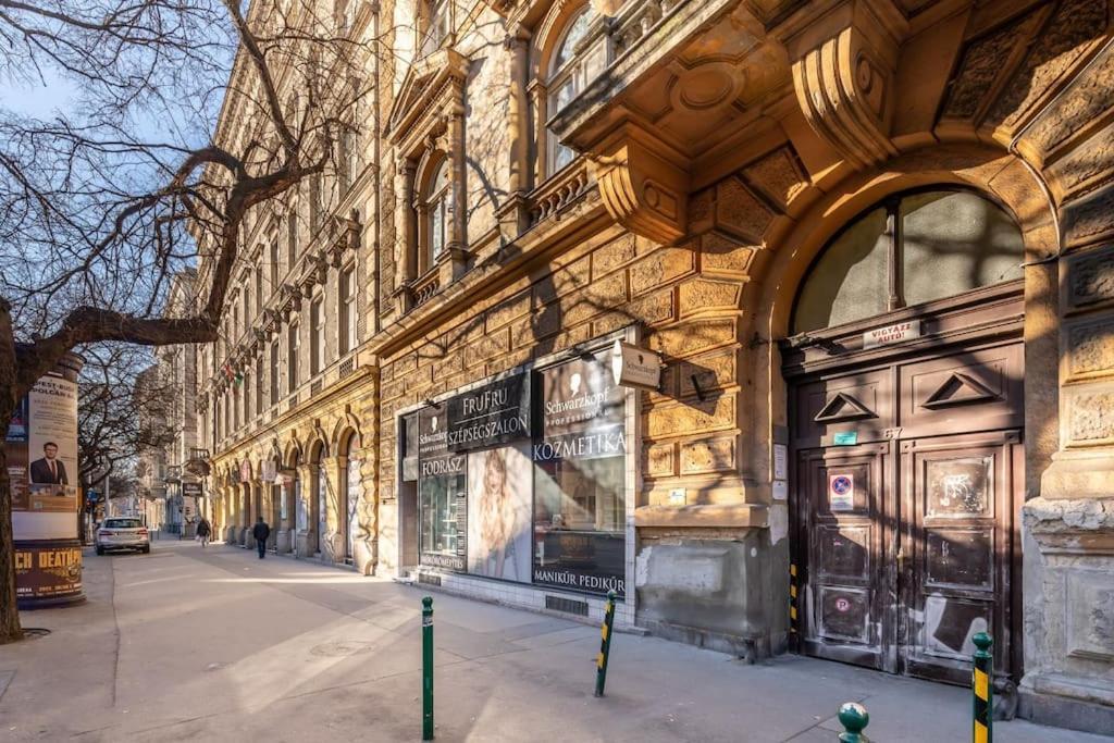 Jozsef-Corvin Central Budapest Esterno foto